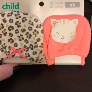 2 pack of new born mittens
